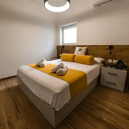 לינה וארוחת בוקר City Stay B&B